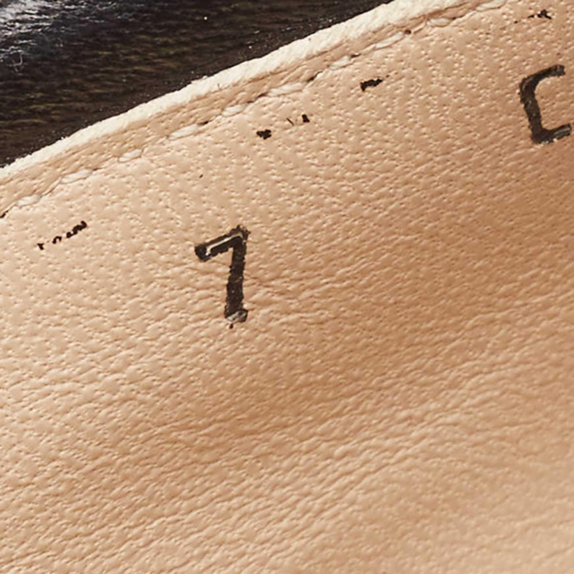 Salvatore Ferragamo Schwarze Leder Pumps Größe 37,5 im Angebot 4