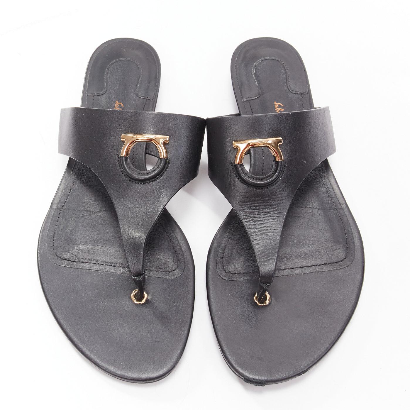 SALVATORE FERRAGAMO black leather rose gold logo ring thong sandals EU37.5
Reference: LNKO/A02292
Brand: Salvatore Ferragamo
Material: Leather
Color: Black, Rose Gold
Pattern: Solid
Closure: Slip On
Lining: Black Leather
Extra Details: Rose gold