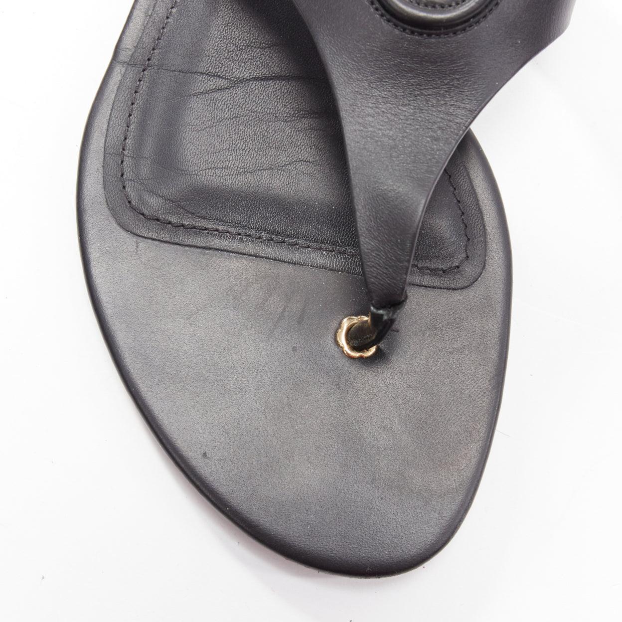 SALVATORE FERRAGAMO black leather rose gold logo ring thong sandals  EU37.5 For Sale 2