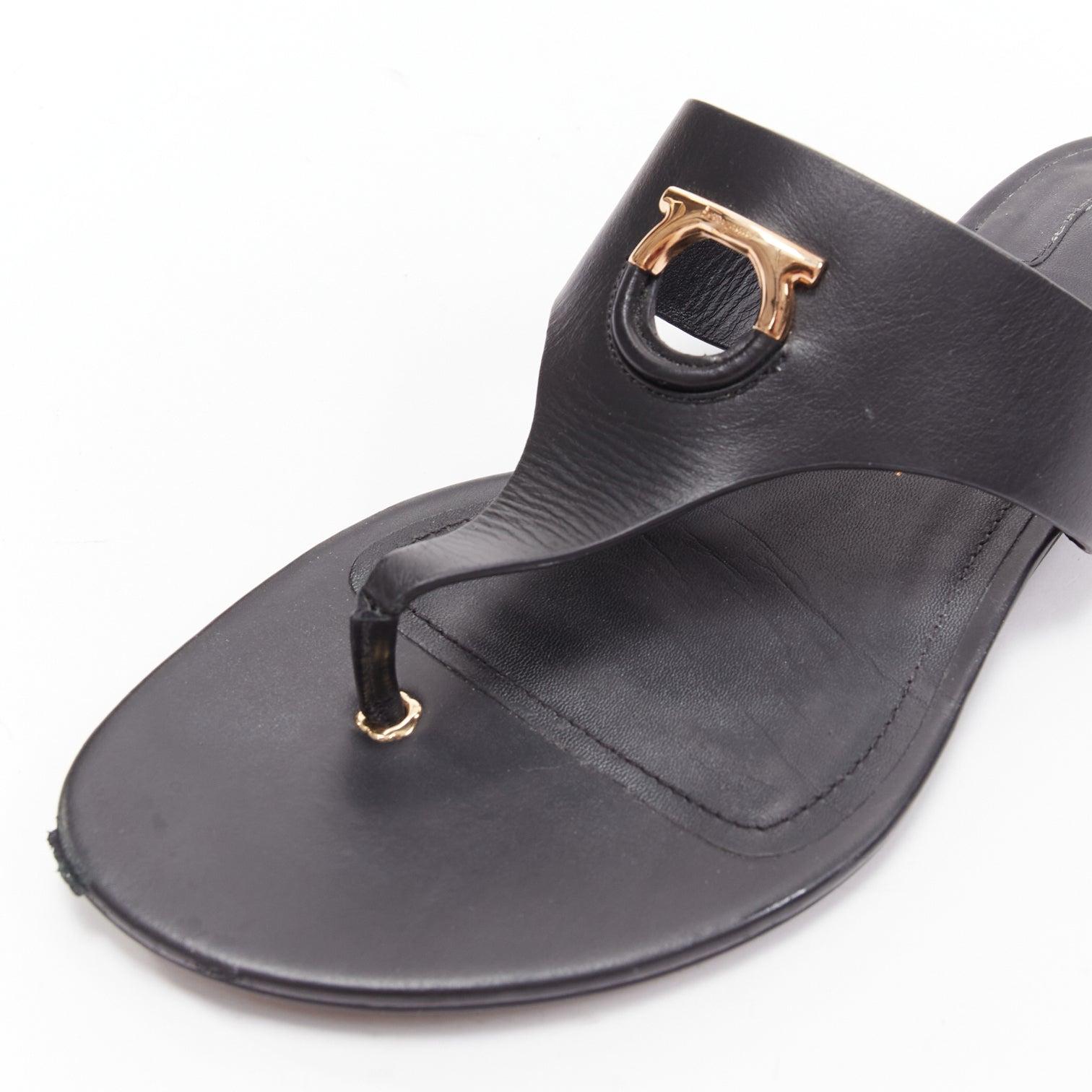 SALVATORE FERRAGAMO black leather rose gold logo ring thong sandals  EU37.5 For Sale 3