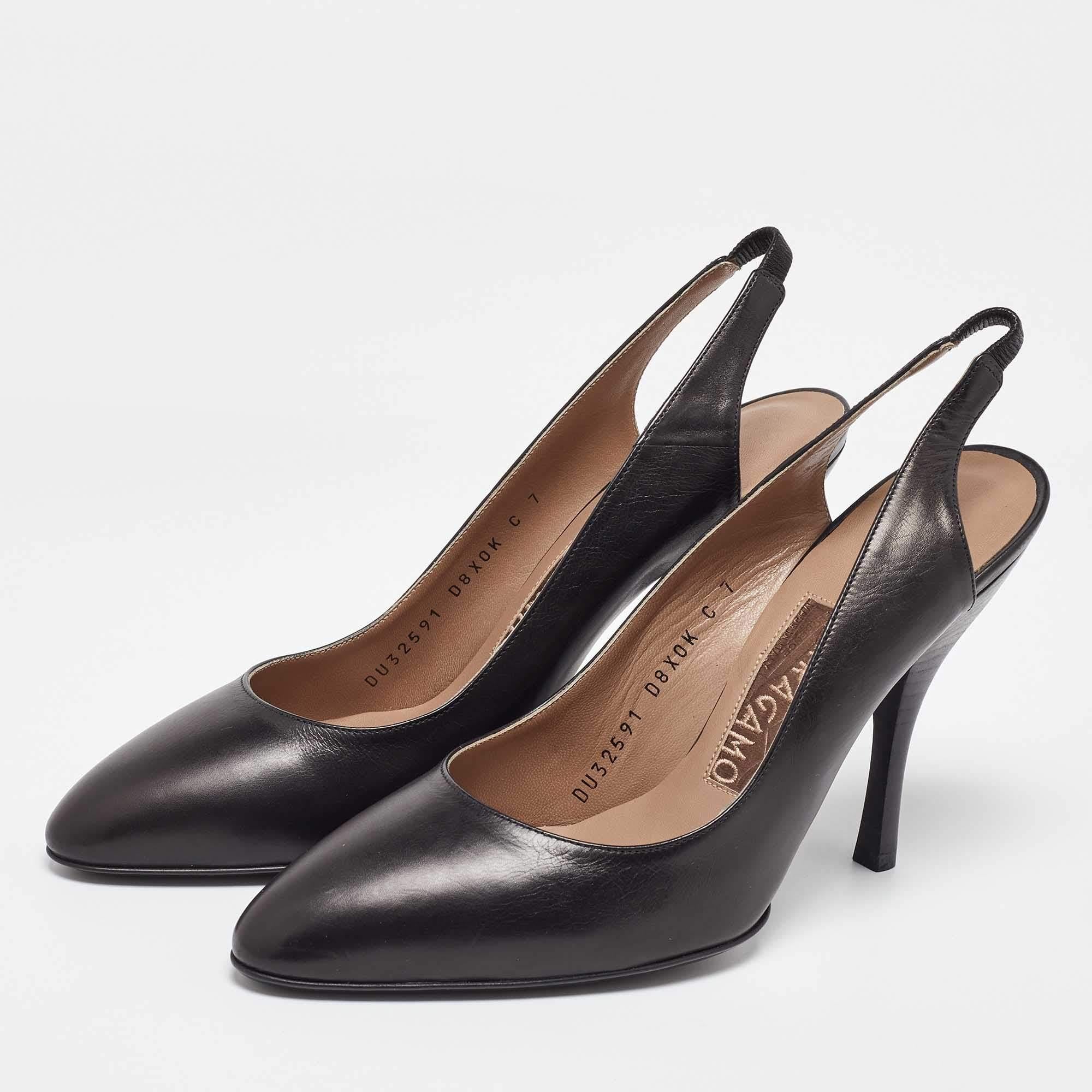 Exuding femininity and elegance these pumps feature a chic silhouette with an attractive design. You can wear these pumps for a stylish look.