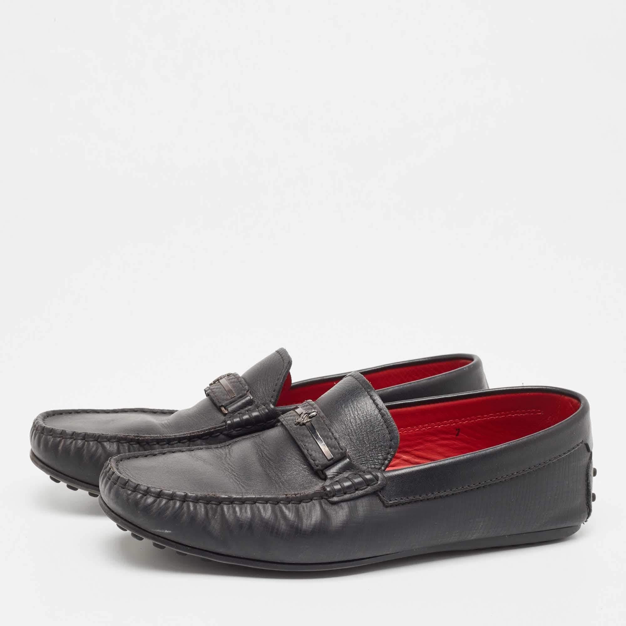 To perfectly complement your attires, we bring you this pair of loafers that speak nothing but style. The shoes have been crafted with skill and are designed to be easy to slip on. They are just the right choice to complement your fashionable side.