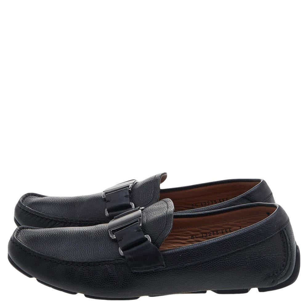 Salvatore Ferragamo Black Leather Slip On Loafers Size 41 In Good Condition For Sale In Dubai, Al Qouz 2
