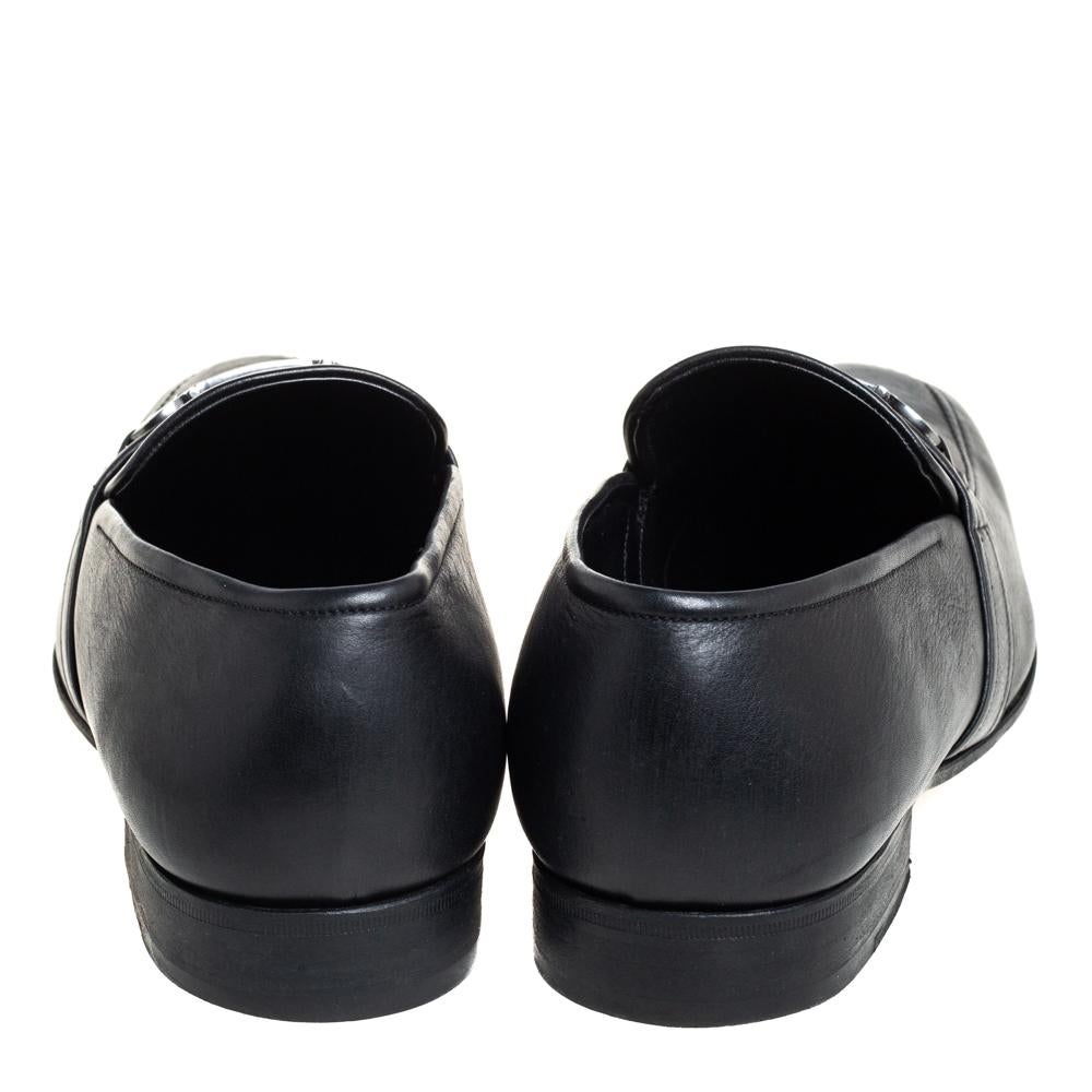 Salvatore Ferragamo Black Leather Slip On Loafers Size 43.5 In Good Condition For Sale In Dubai, Al Qouz 2