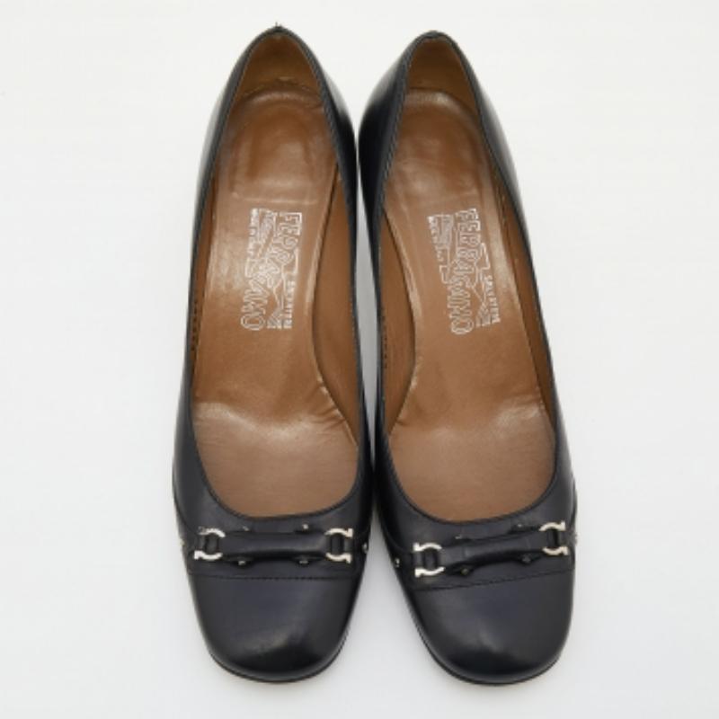 Noir Salvatore Ferragamo escarpins à bouts carrés en cuir noir Taille 40 en vente