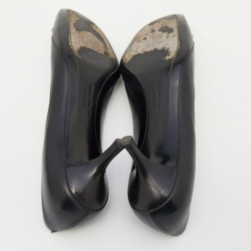 Salvatore Ferragamo escarpins à bouts carrés en cuir noir Taille 40 en vente 2