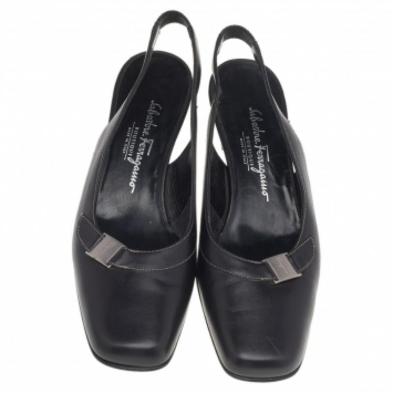 Salvatore Ferragamo Schwarze Leder Pumps mit quadratischem Zehenbereich und Slingback Größe 38,5 im Angebot 1