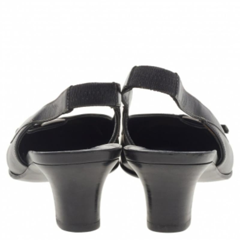 Salvatore Ferragamo Schwarze Leder Pumps mit quadratischem Zehenbereich und Slingback Größe 38,5 im Angebot 2