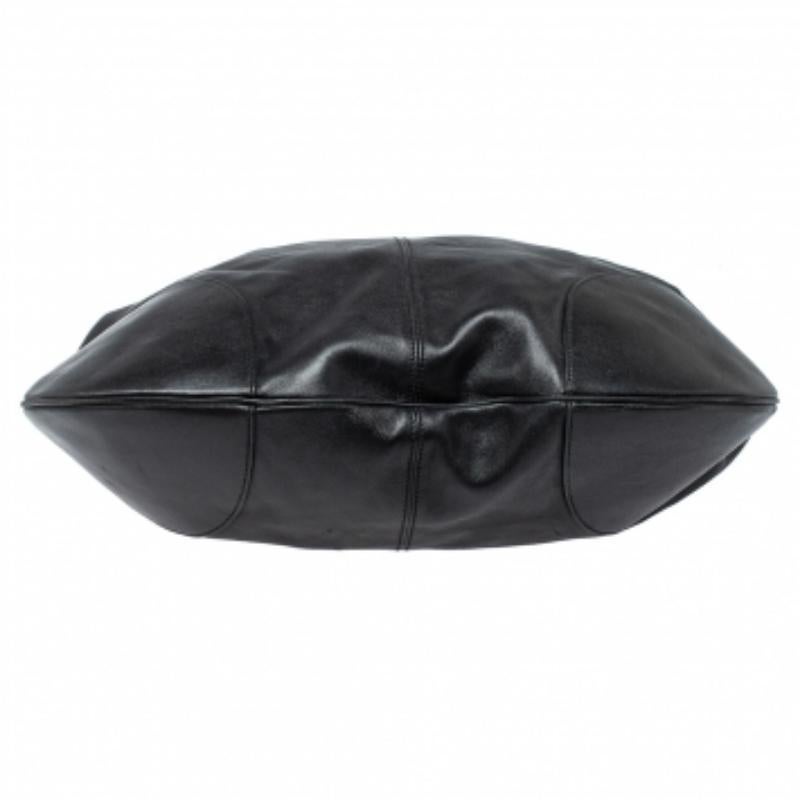 Salvatore Ferragamo Black Leather Tote In Good Condition For Sale In Dubai, Al Qouz 2
