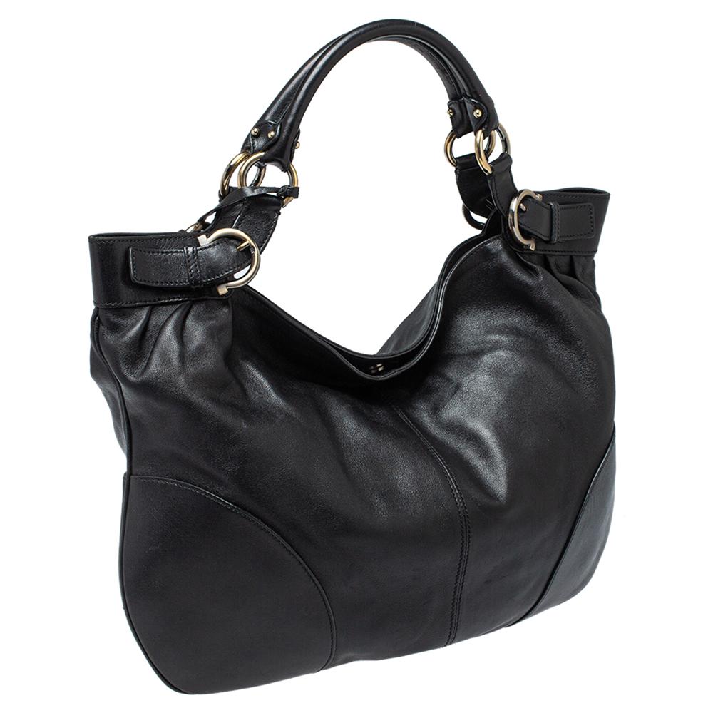 Salvatore Ferragamo - Tote in pelle nera In condizioni buone a Dubai, Al Qouz 2