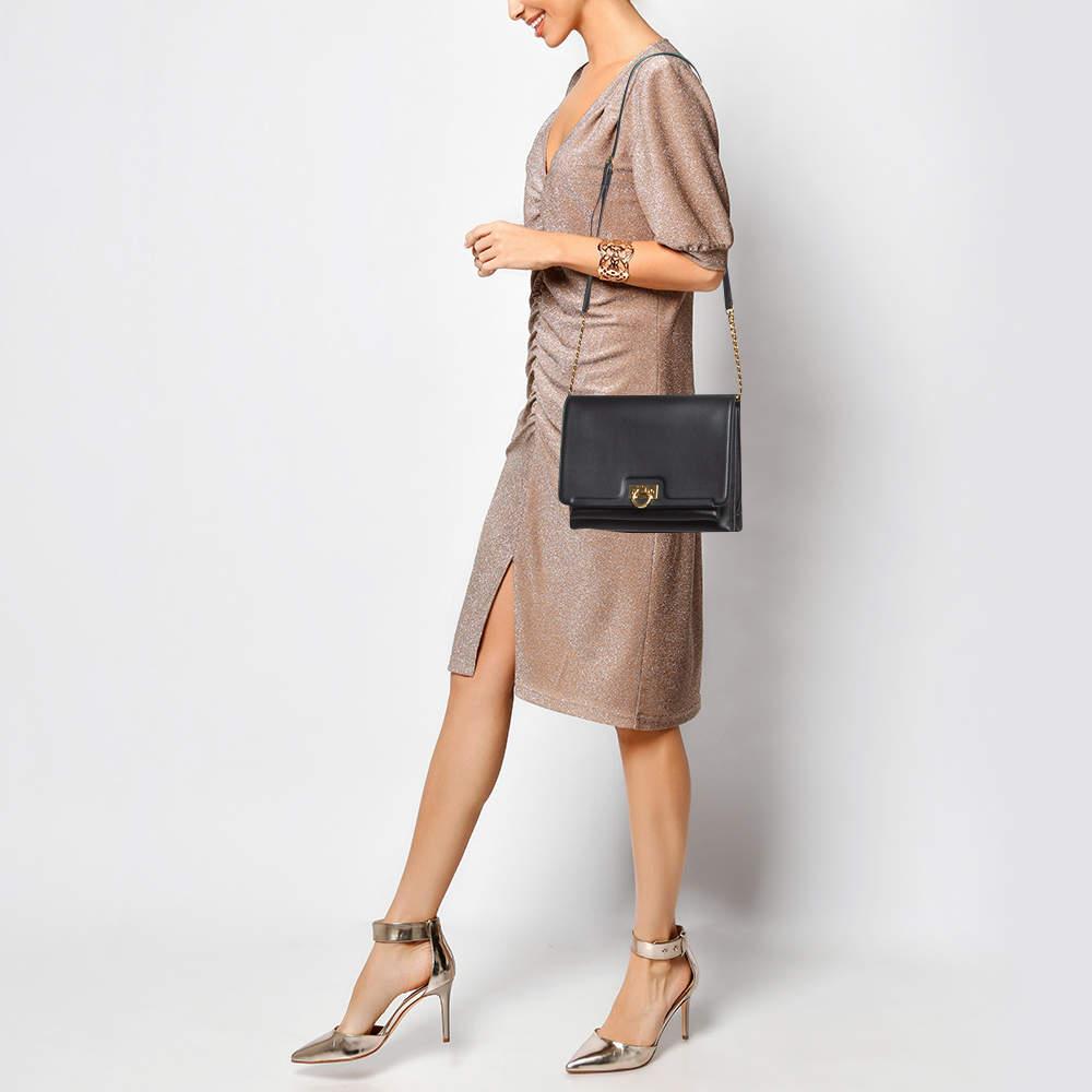 Designer bags are ideal companions for ample occasions Here we have a fashion meets functionality piece crafted with precision. It has been equipped with a well sized interior that can easily fit all your essentials.