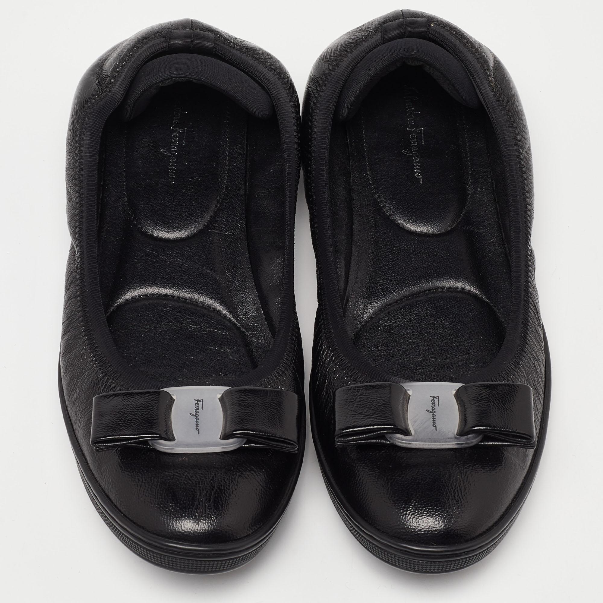 Salvatore Ferragamo Black Leather Vara Bow Ballet Flats Size 38 In Good Condition In Dubai, Al Qouz 2