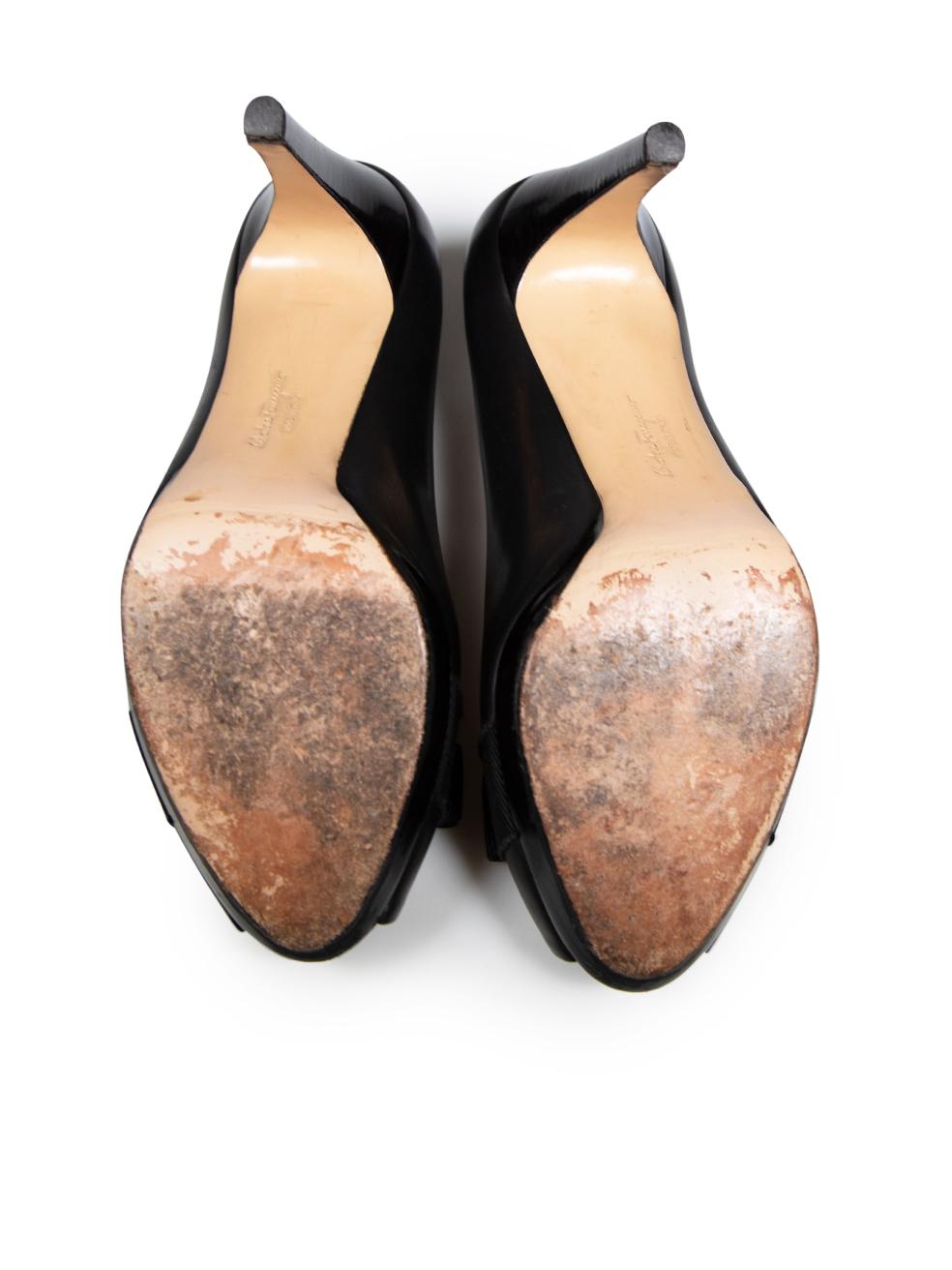 Women's Salvatore Ferragamo Black Leather Vara Bow Heels Size US 8.5 For Sale