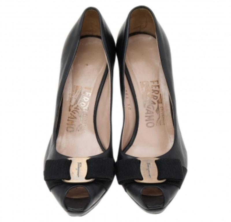 Salvatore Ferragamo - Pumps in pelle nera con fiocco Vara - misura 36,5 In condizioni discrete in vendita a Dubai, Al Qouz 2