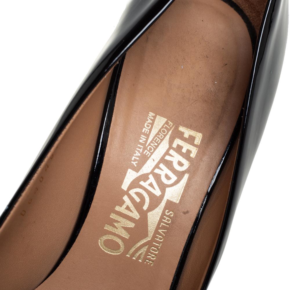 Women's Salvatore Ferragamo Black Leather Vara Bow Pumps Size 38.5
