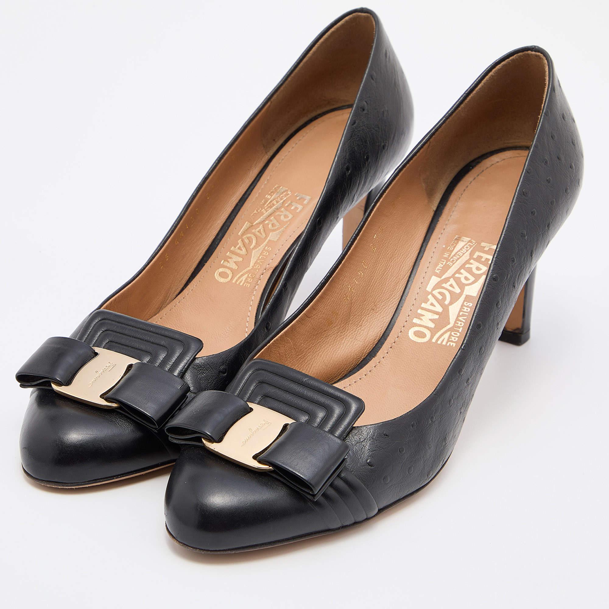 Women's Salvatore Ferragamo Black Leather Vara Bow Pumps Size 39