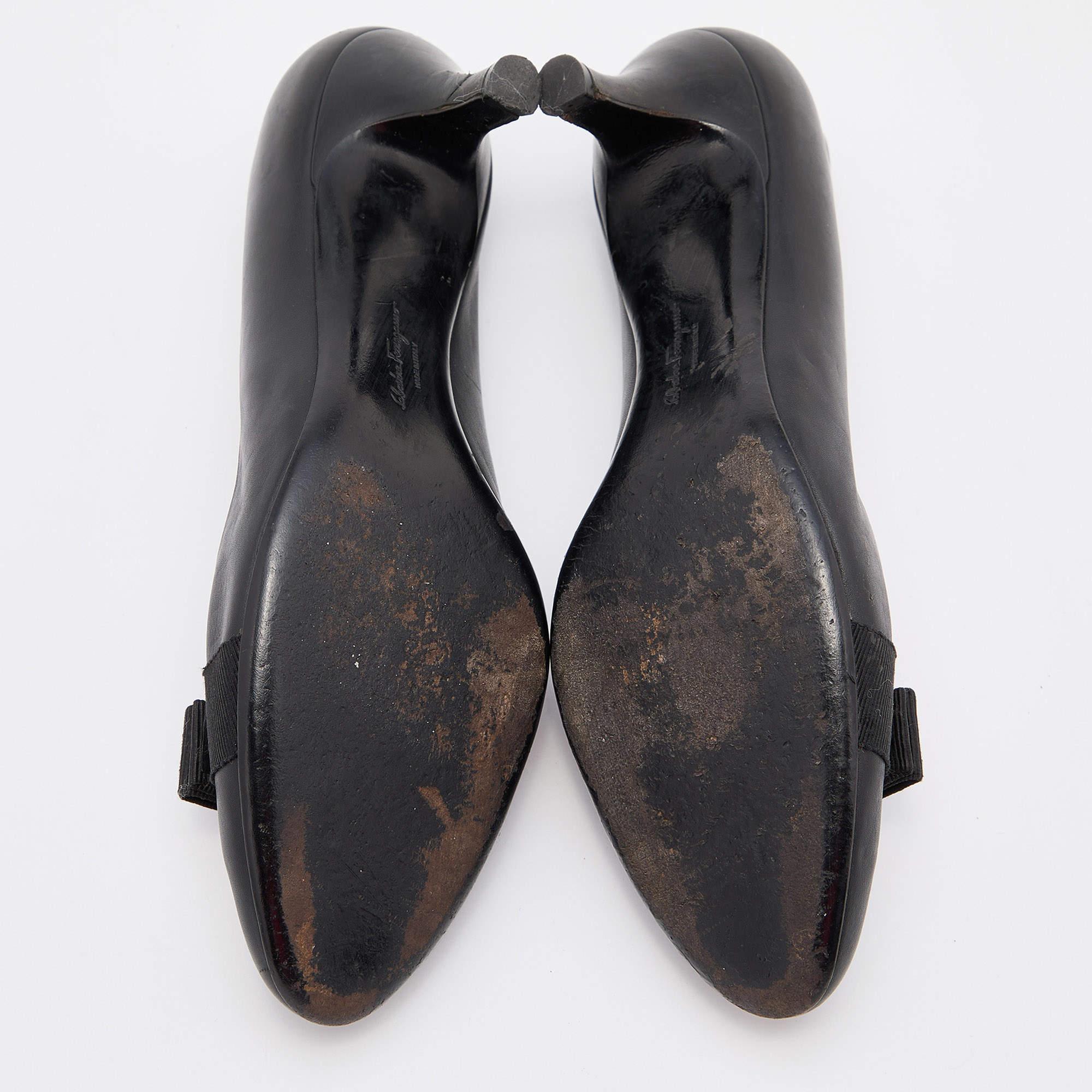 Salvatore Ferragamo Black Leather Vara Bow Pumps Size 39.5 For Sale 4