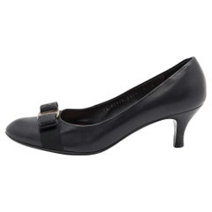 Used Salvatore Ferragamo Black Leather Vara Bow Pumps Size 39.5