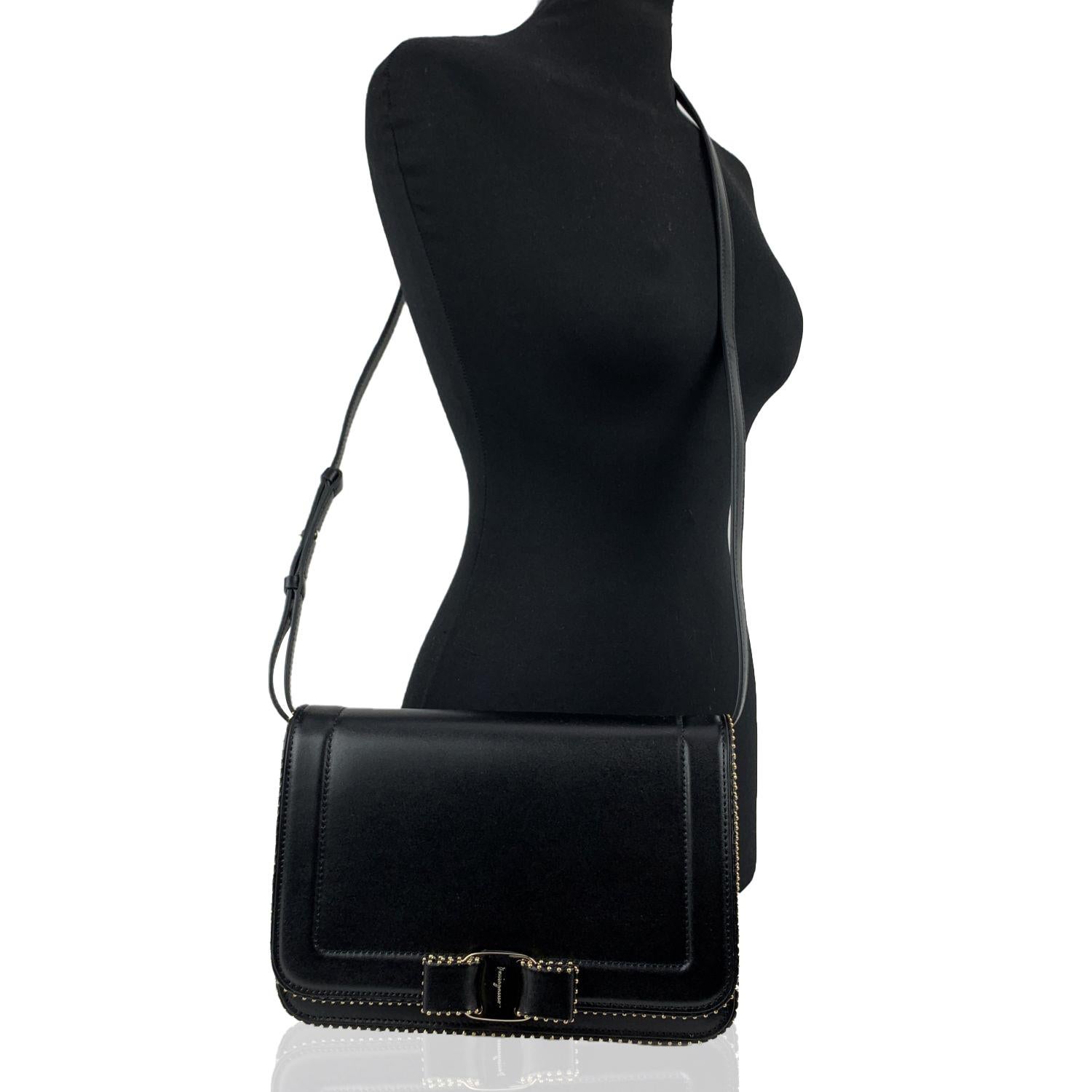 Salvatore Ferragamo Black Leather Vara RW Bow Flap Shoulder Bag In New Condition In Rome, Rome