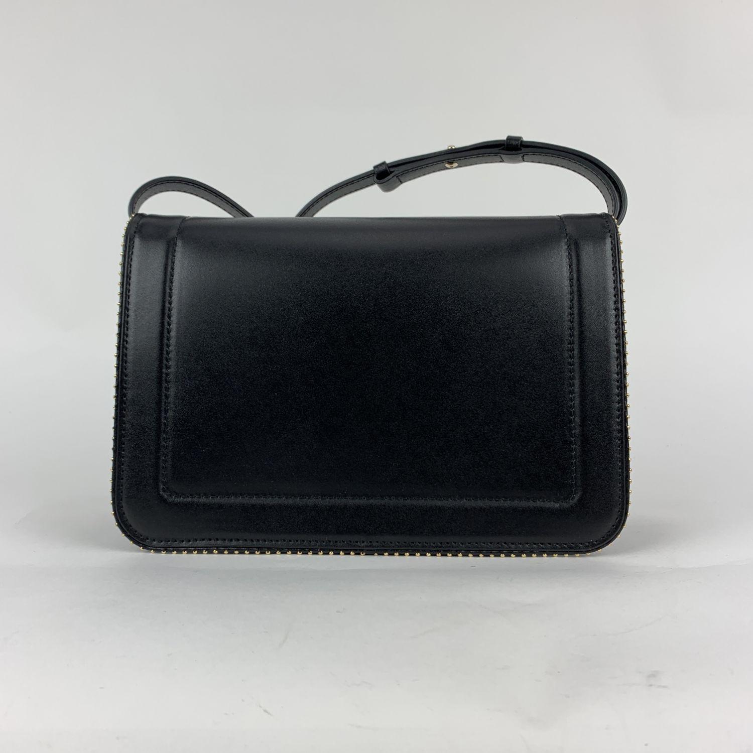 Women's Salvatore Ferragamo Black Leather Vara RW Bow Flap Shoulder Bag