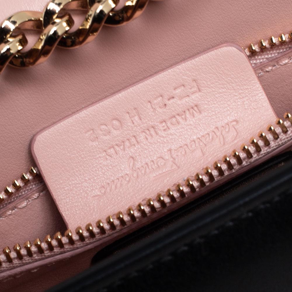 Salvatore Ferragamo Borsa a tracolla con patta Vara RW in pelle nera 7