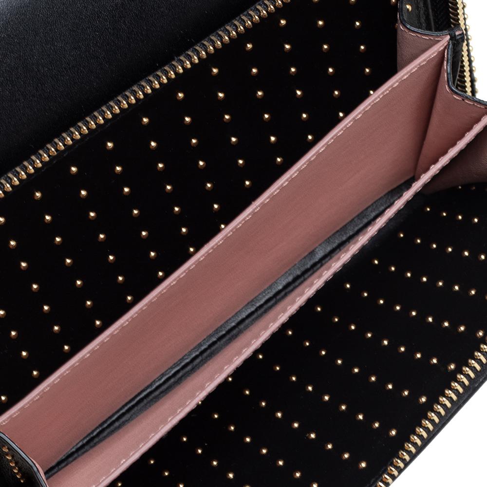 Salvatore Ferragamo Borsa a tracolla con patta Vara RW in pelle nera 1