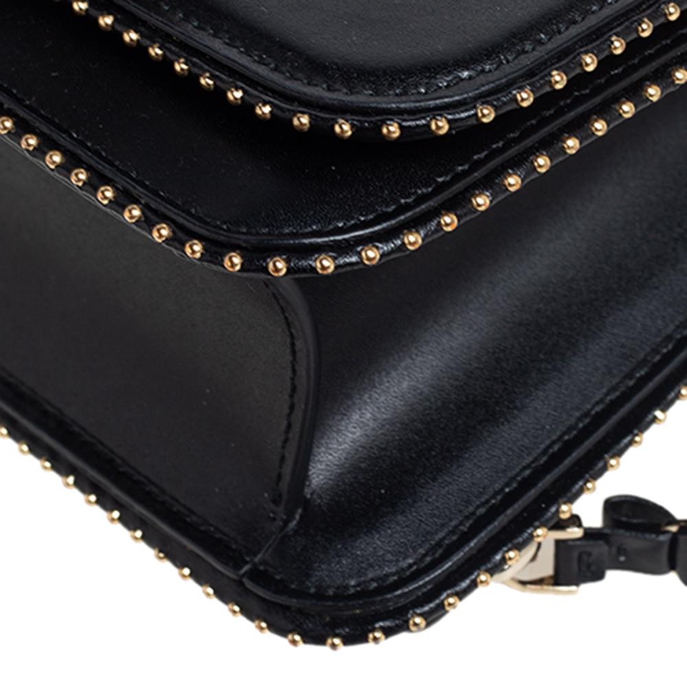 Salvatore Ferragamo Borsa a tracolla con patta Vara RW in pelle nera 3