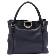 Salvatore Ferragamo Schwarze Gancini-Tasche aus Leder mit Peitschenstich