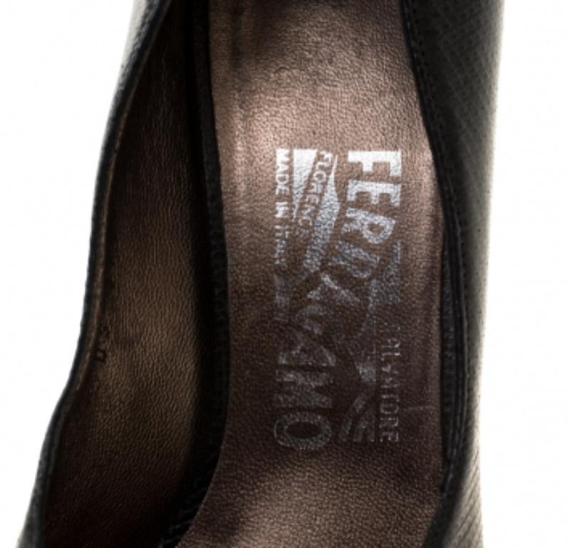 Donna Salvatore Ferragamo - Pumps Peep Toe in pelle di lucertola nera Taglia 38,5 in vendita