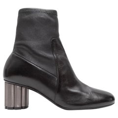 Salvatore Ferragamo Schwarze Metallstiefeletten mit Absatz