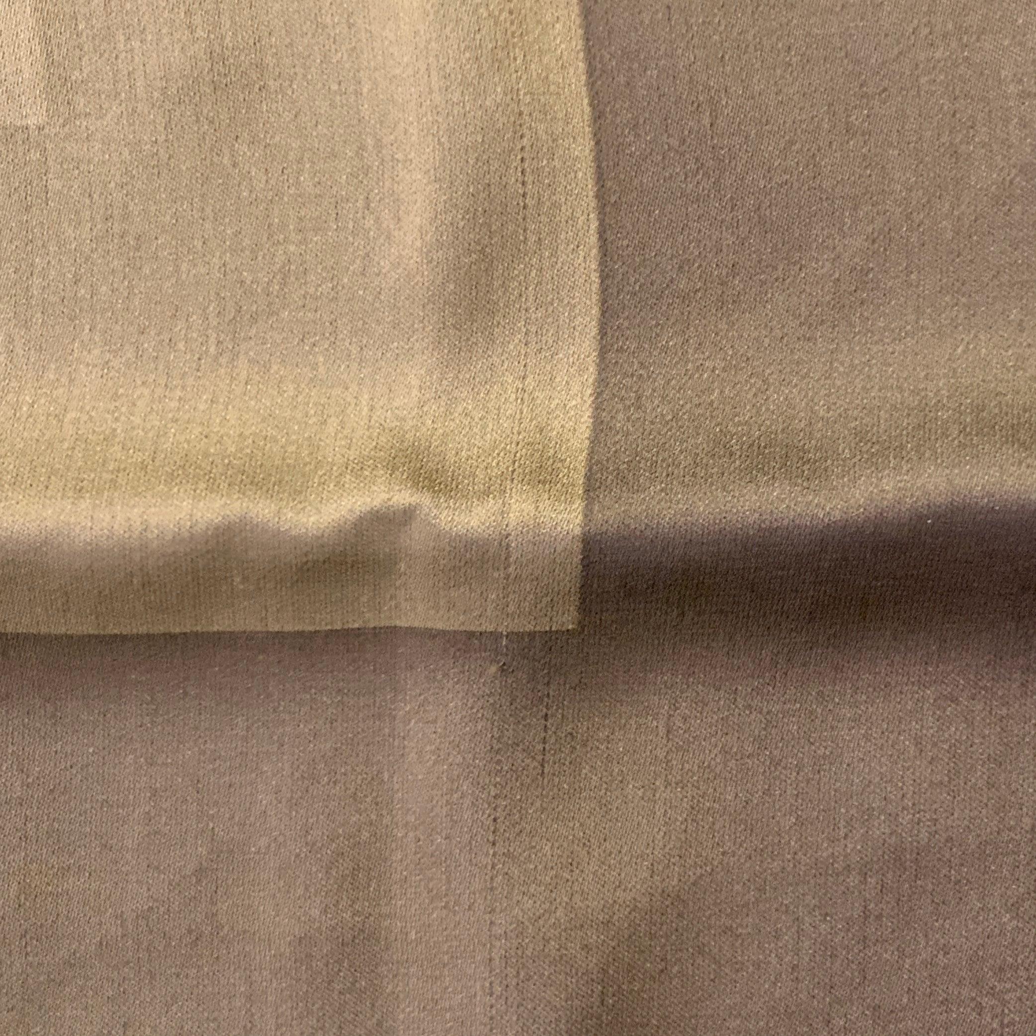 SALVATORE FERRAGAMO Châle en soie imprimé de carrés multicolores noirs Bon état - En vente à San Francisco, CA