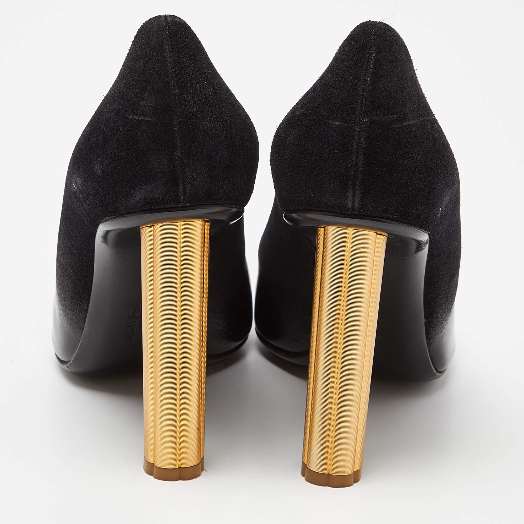 Salvatore Ferragamo Black Nubuck Leather Pointed Toe Pumps Size 39.5 In Good Condition For Sale In Dubai, Al Qouz 2