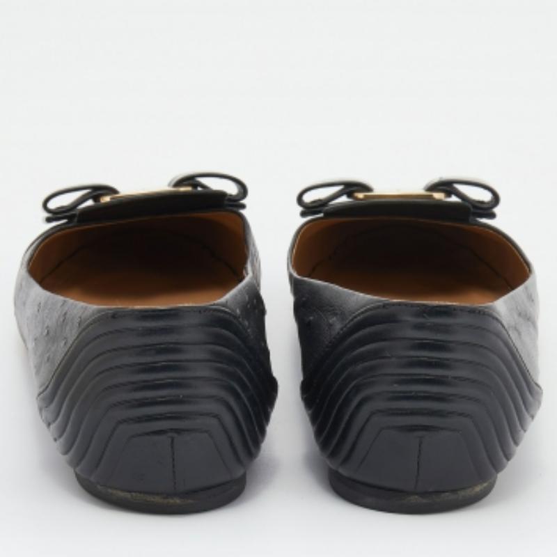 Salvatore Ferragamo Black Ostrich Embossed Leather Vara Bow Ballet Flats Size 37 For Sale 3