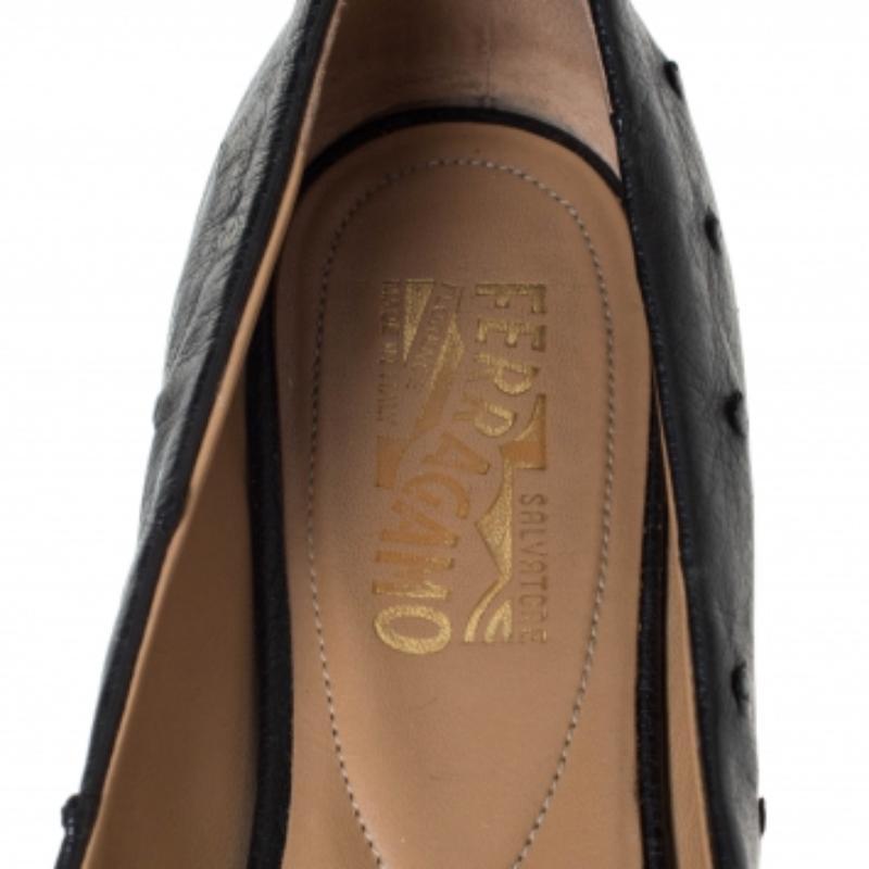 Salvatore Ferragamo Ballerine Varina in pelle di struzzo nera misura 38,5 in vendita 2