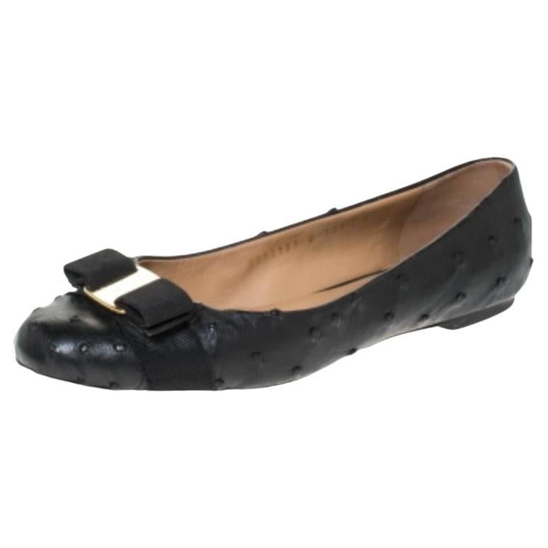 Salvatore Ferragamo Ballerine Varina in pelle di struzzo nera misura 38,5 in vendita