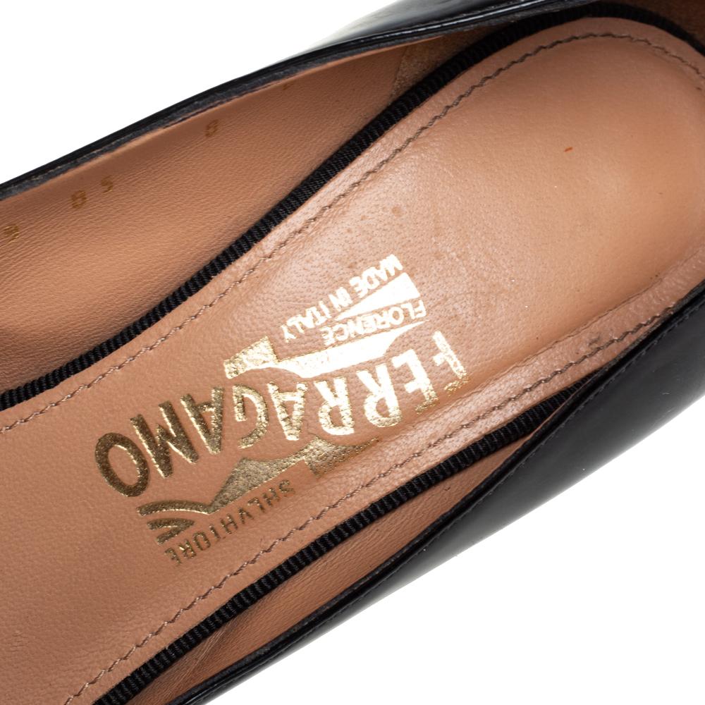 Salvatore Ferragamo Black Patent Leather Alice Block Heel Pumps Size 38.5 In Good Condition In Dubai, Al Qouz 2