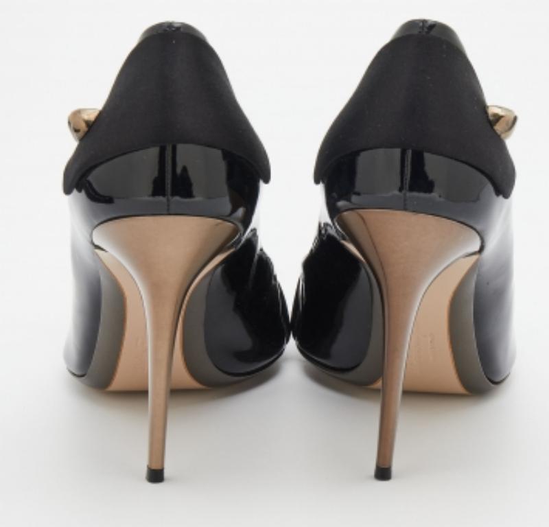 Salvatore Ferragamo Pumps Peep Toe in vernice e raso nero taglia 40 in vendita 1