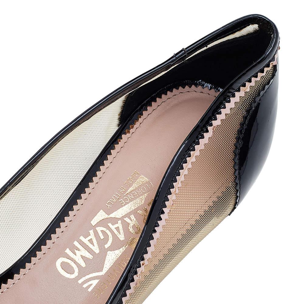 Women's Salvatore Ferragamo Black Patent Leather And Vara Bow Block Heel Pumps Size 40.5 For Sale