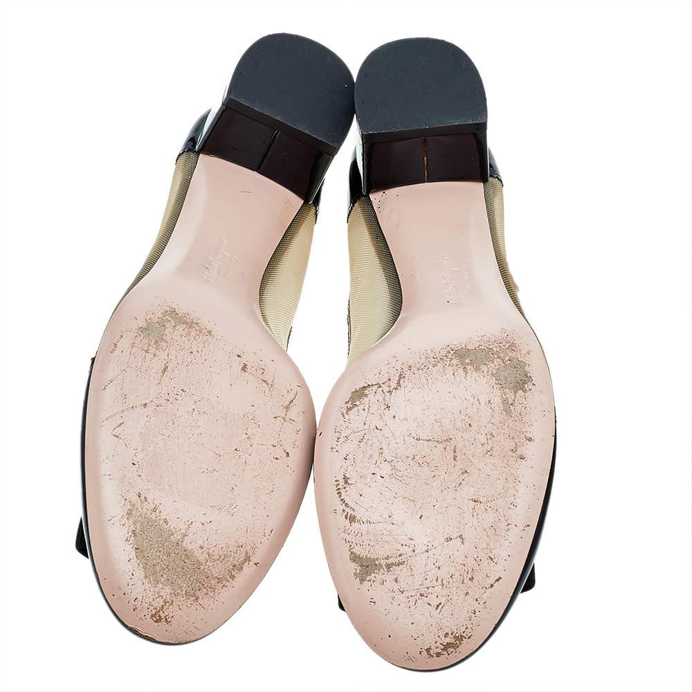 Salvatore Ferragamo Black Patent Leather And Vara Bow Block Heel Pumps Size 40.5 For Sale 3