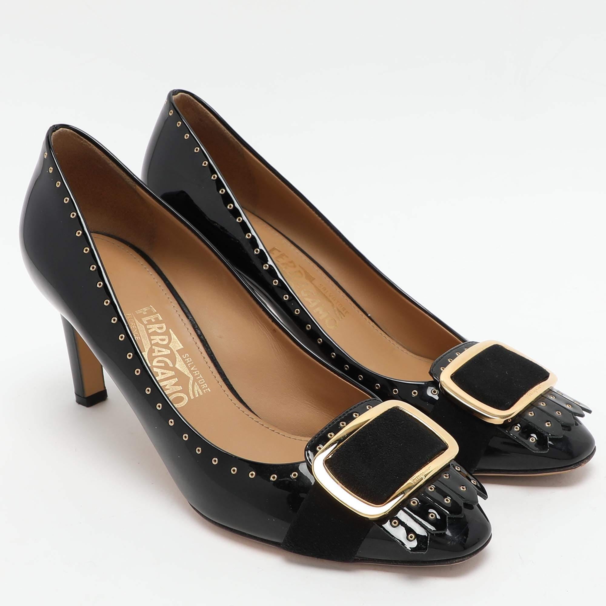 Salvatore Ferragamo Pumps in pelle verniciata nera impreziosite da un tacco 39.5 In condizioni buone a Dubai, Al Qouz 2