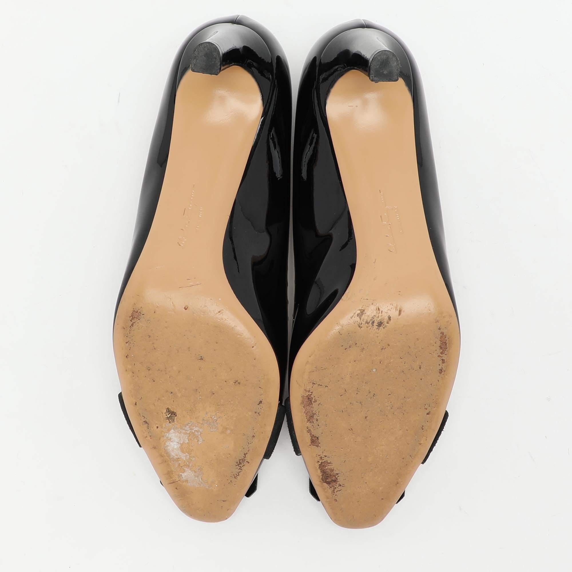 Salvatore Ferragamo Pumps in pelle verniciata nera impreziosite da un tacco 39.5 1