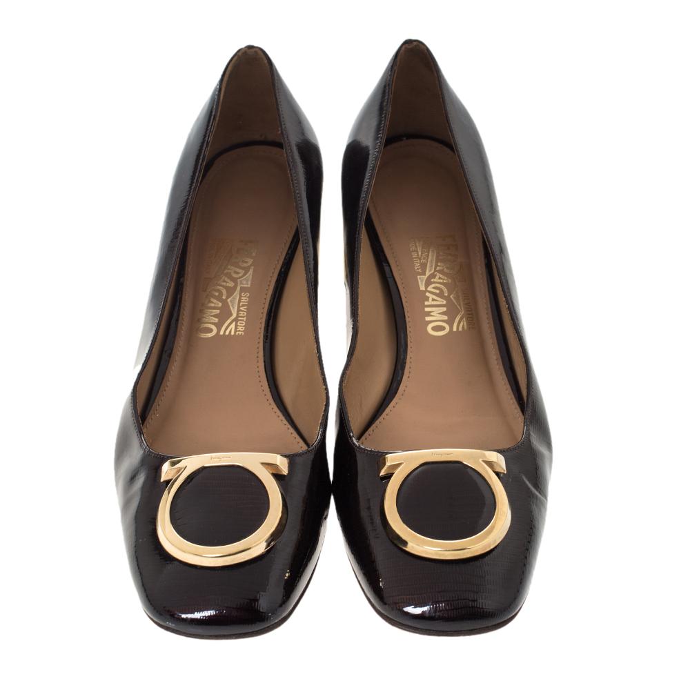 Salvatore Ferragamo Black Patent Leather Fele Gancio Pumps Size 40 In Good Condition In Dubai, Al Qouz 2