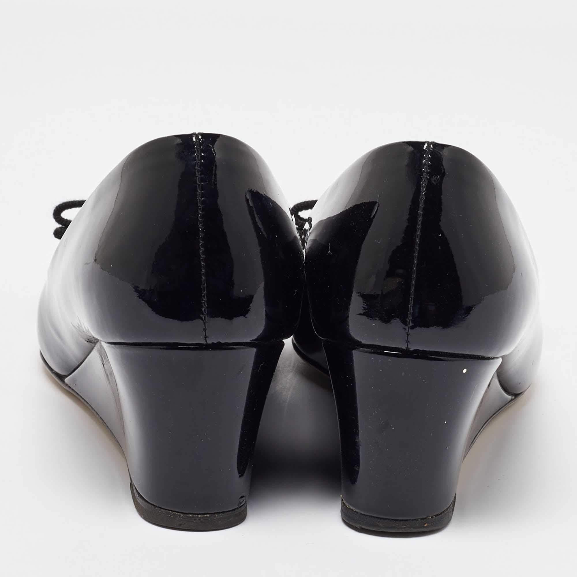 Salvatore Ferragamo Black Patent Leather Flo Vara Wedge Pumps Size 35 For Sale 1