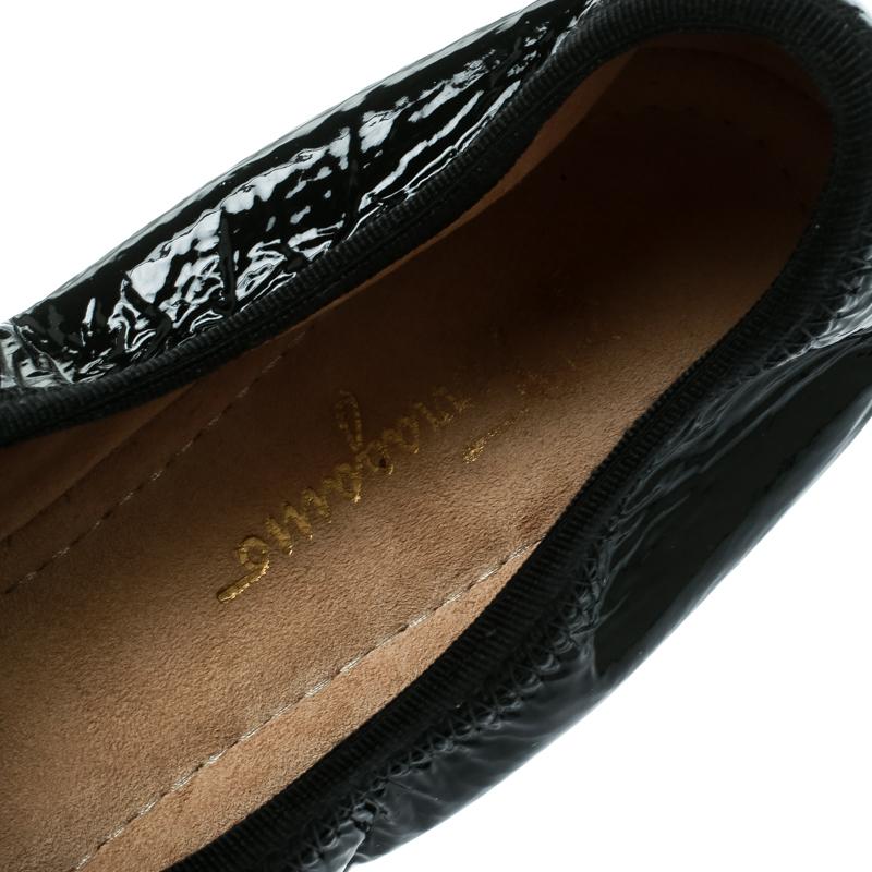 Salvatore Ferragamo Black Patent Leather My Joy Scrunch Ballet Flats Size 40 In New Condition In Dubai, Al Qouz 2
