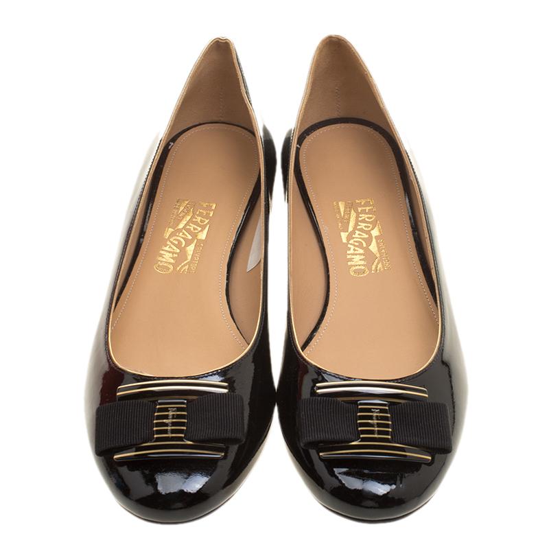 Salvatore Ferragamo Black Patent Leather Ninna Stripes Ballet Flats Size 40.5 In New Condition In Dubai, Al Qouz 2
