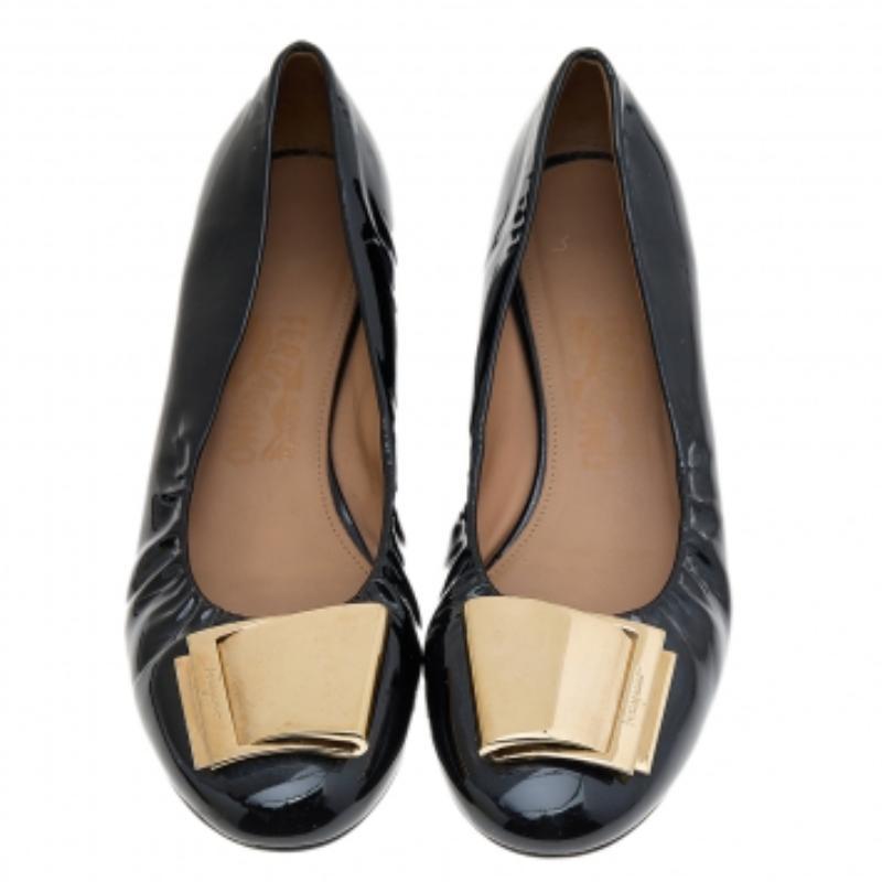 Salvatore Ferragamo Schwarze Lackleder-Pumps Größe 37,5 Damen im Angebot
