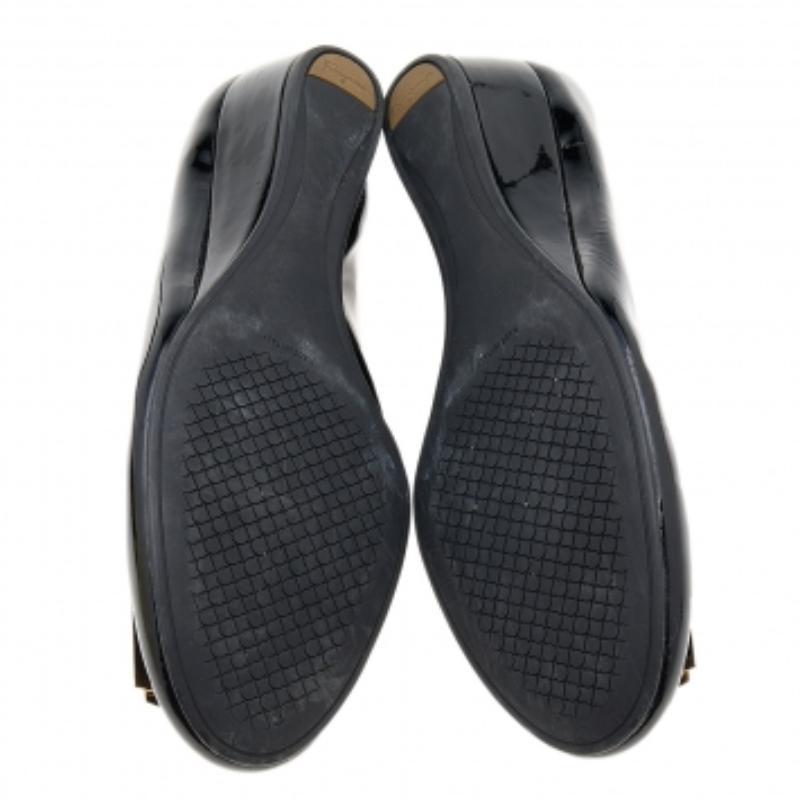 Salvatore Ferragamo Schwarze Lackleder-Pumps Größe 37,5 im Angebot 3