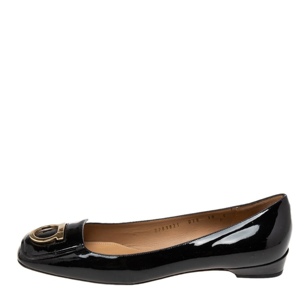 These Salvatore Ferragamo ballets display the brand's mastery in creating contemporary elegant and valuable accessories. Crafted from patent leather on the exterior, they are highlighted with gold-tone logo accents on the uppers and feature round