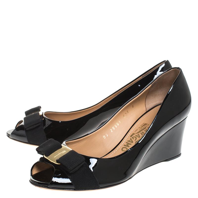 Women's Salvatore Ferragamo Black Patent Leather Sissi Bow Peep Toe Wedge Pumps 38.5