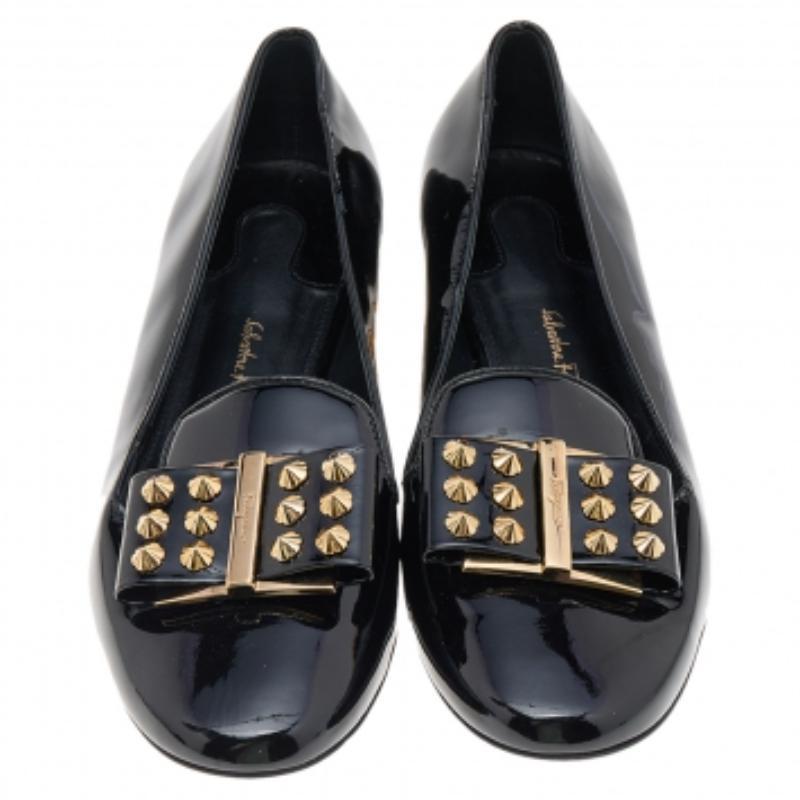 Salvatore Ferragamo Pantofole da fumo in vernice nera misura 36,5 in vendita 2